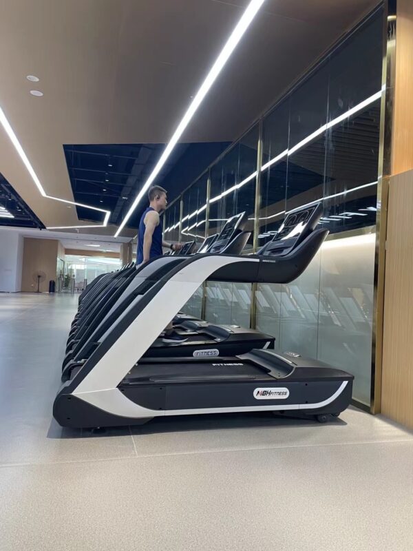 LCM-006 Commercial Treadmill (TFT screen) - Image 4